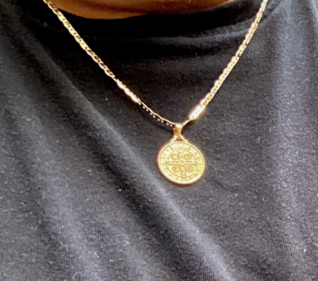 MEDALLA Y CADENA SAN BENITO BAÑO DE ORO 14K; 14k GOLD PLATED MEDAL ST BENEDICT