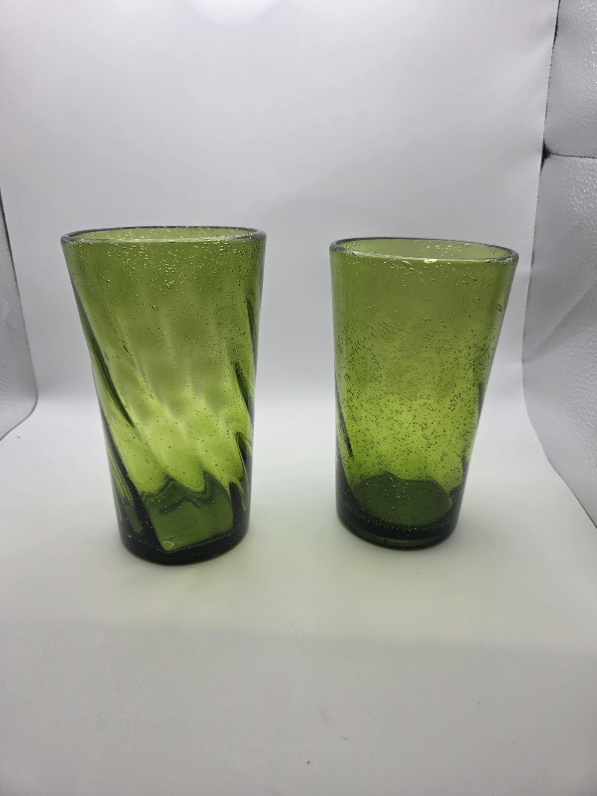 2 Vtg Hand Blown Green Tumbler Suspended Bubbles Drinking Art Glasses Set 16 Oz. 2 Vtg Hand Blown Green Tumbler Suspended Bubbles Drinking Art Glasses Set 16 Oz.