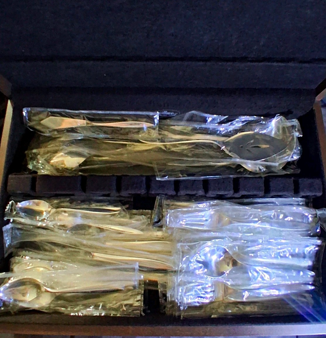 Vtg 1963 Oneida Nobility LADY EMPIRE Flatware 43pc Set SEALED Chest Silverplate