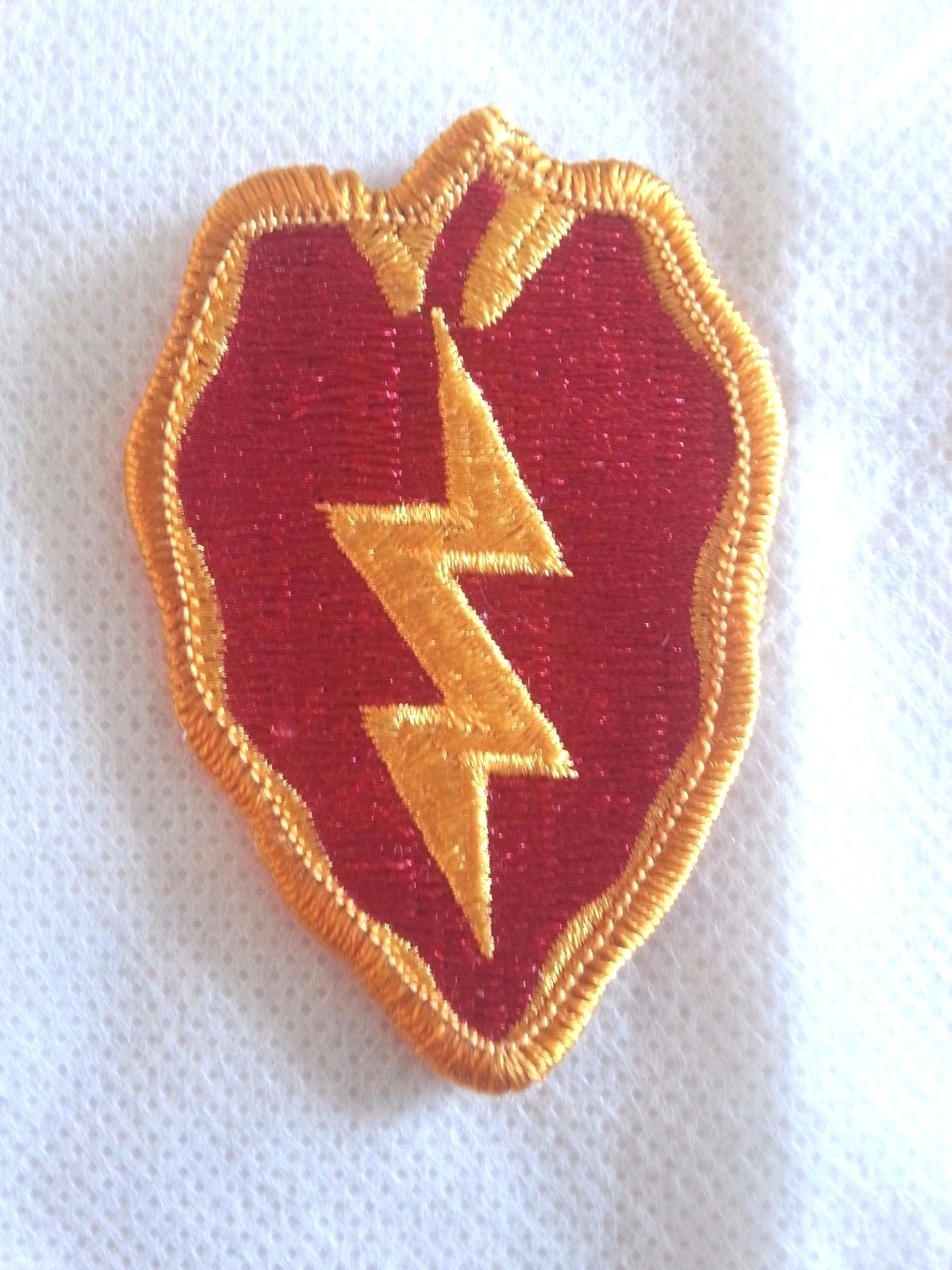 25th INFANTRY DIVISION SHOULDER INSIGNIA 25th INFANTRY DIVISION SHOULDER INSIGNIA