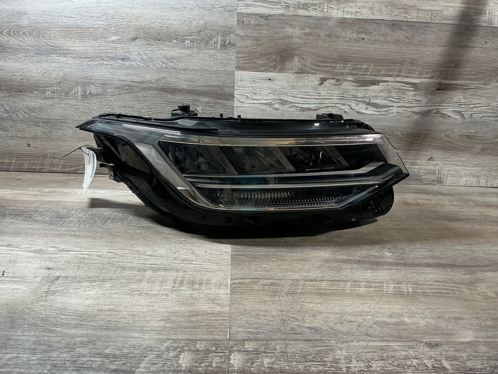 USED - 2022-2024 Volkswagen Tiguan R Headlamp LED - OEM USED - 2022-2024 Volkswagen Tiguan R Headlamp LED - OEM
