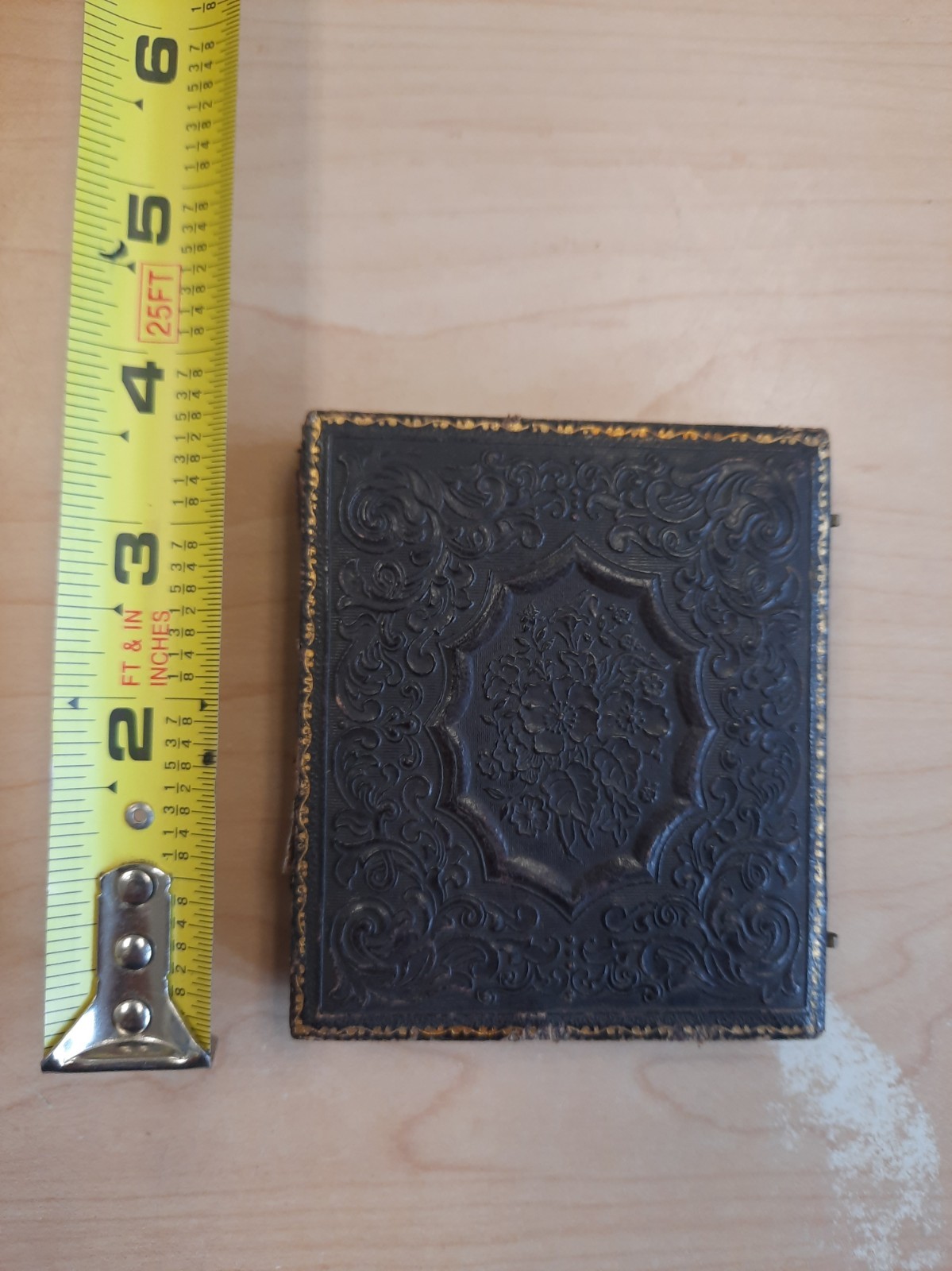 Antique Original Photograph Case. 1900’s. Man And Woman Vintage Nice Square Antique Original Photograph Case. 1900’s. Man And Woman Vintage Nice Square