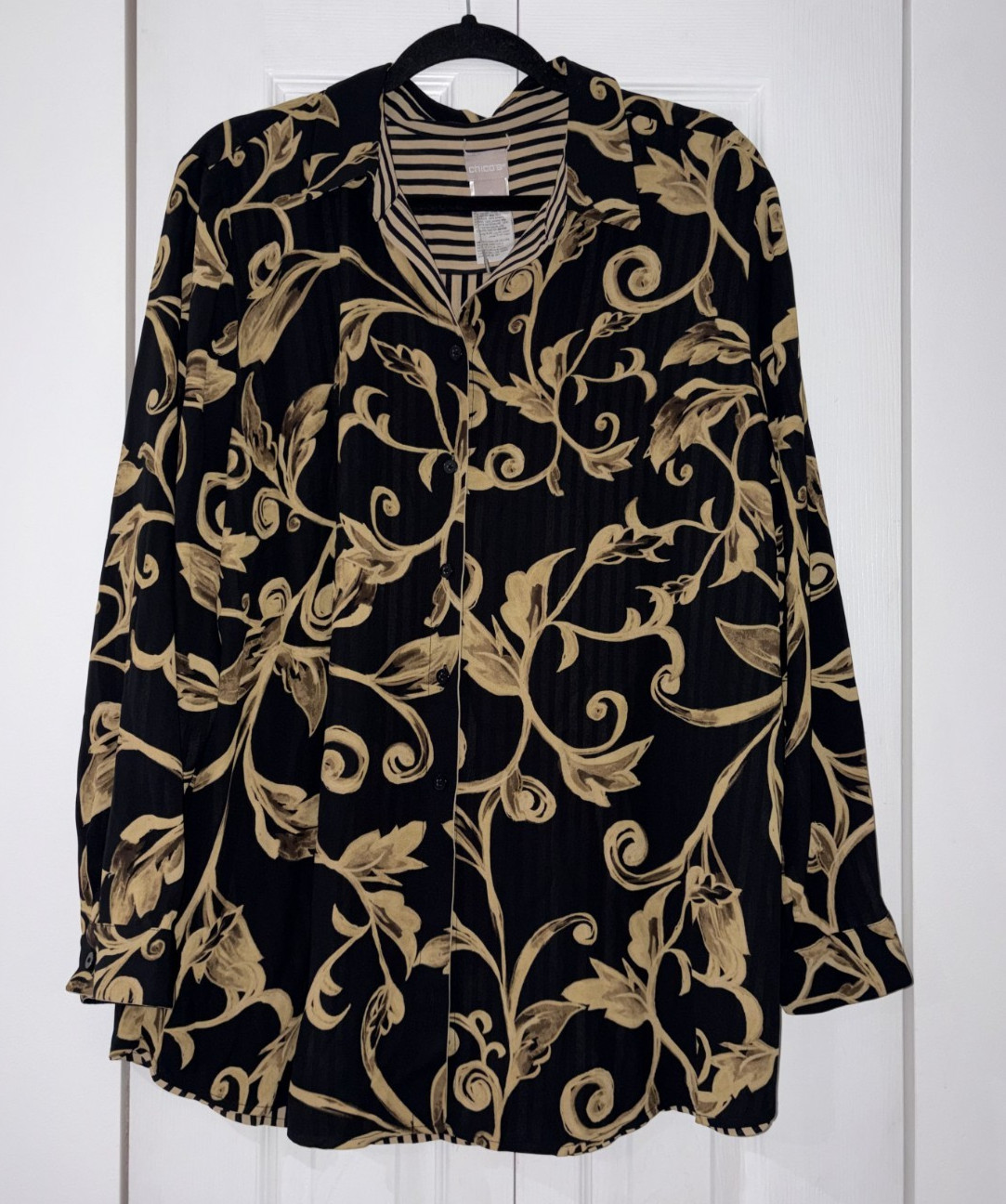 NEW Chico\'s Reversible Black and Neutral Stripe and Scrolls Button Down Size 4