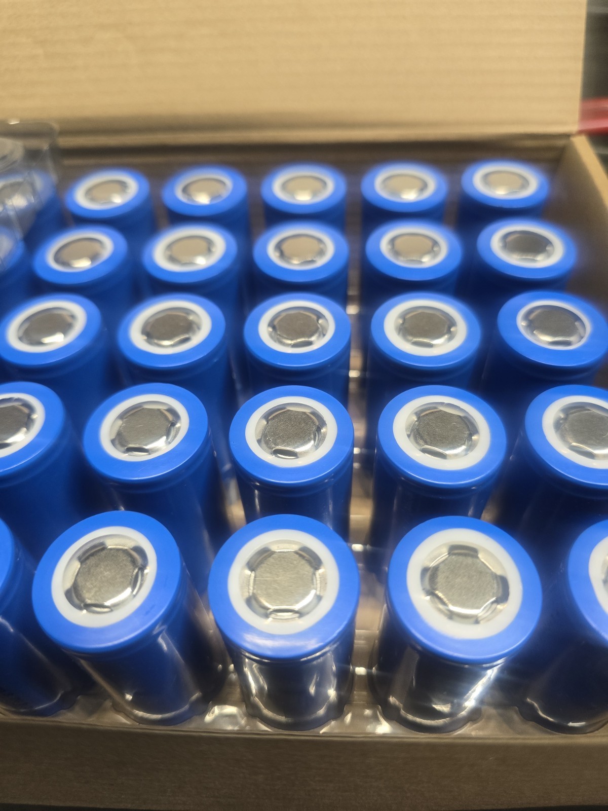 28-Pack 3.2 Volt 26650 LiFePO4 Batteries (3300 mAh)