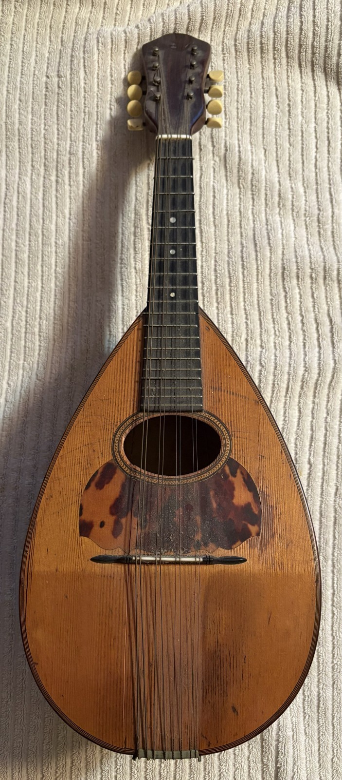 Nice vintage 1909 C.F. MARTIN mandolin