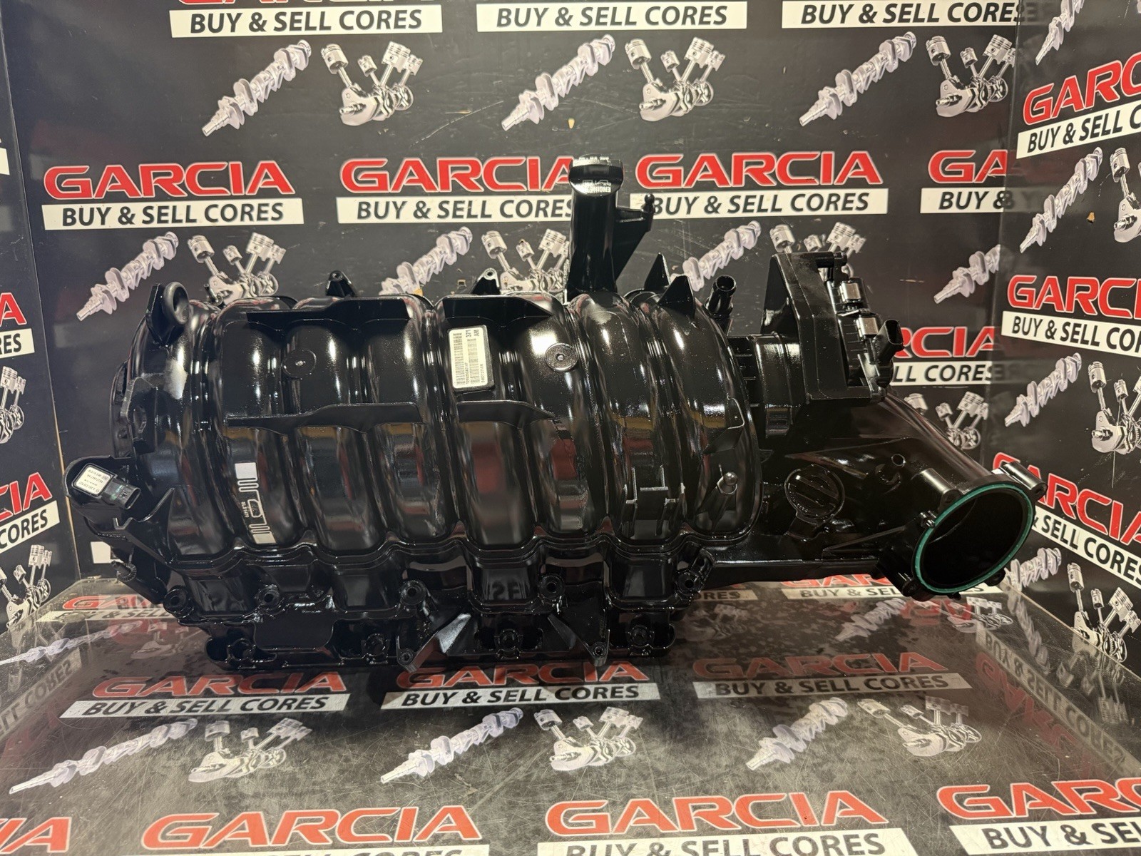 Mopar Dodge ram  6.4L hemi  OEM  Intake Manifold 68531639AA
