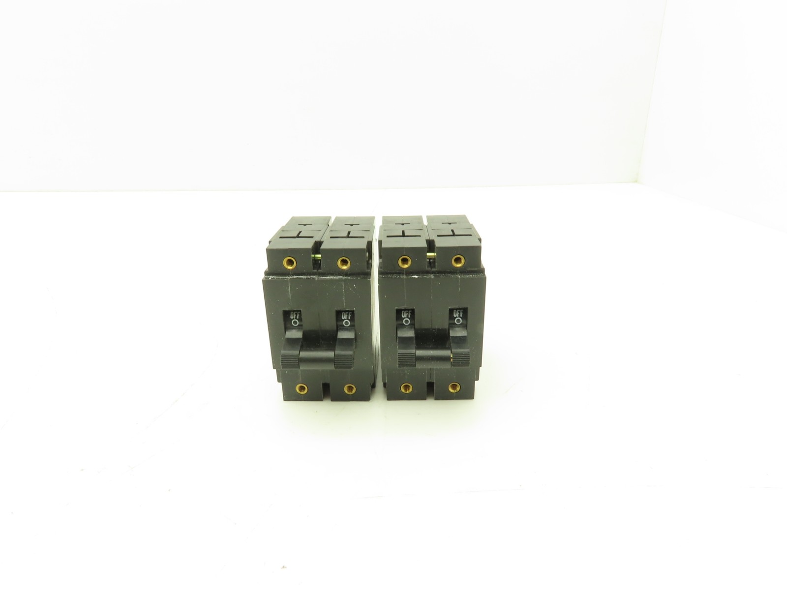 Eaton Heinemann AM2R Circuit Breaker 15A 2 Pole Magnetic Panel Mount Lot of 2