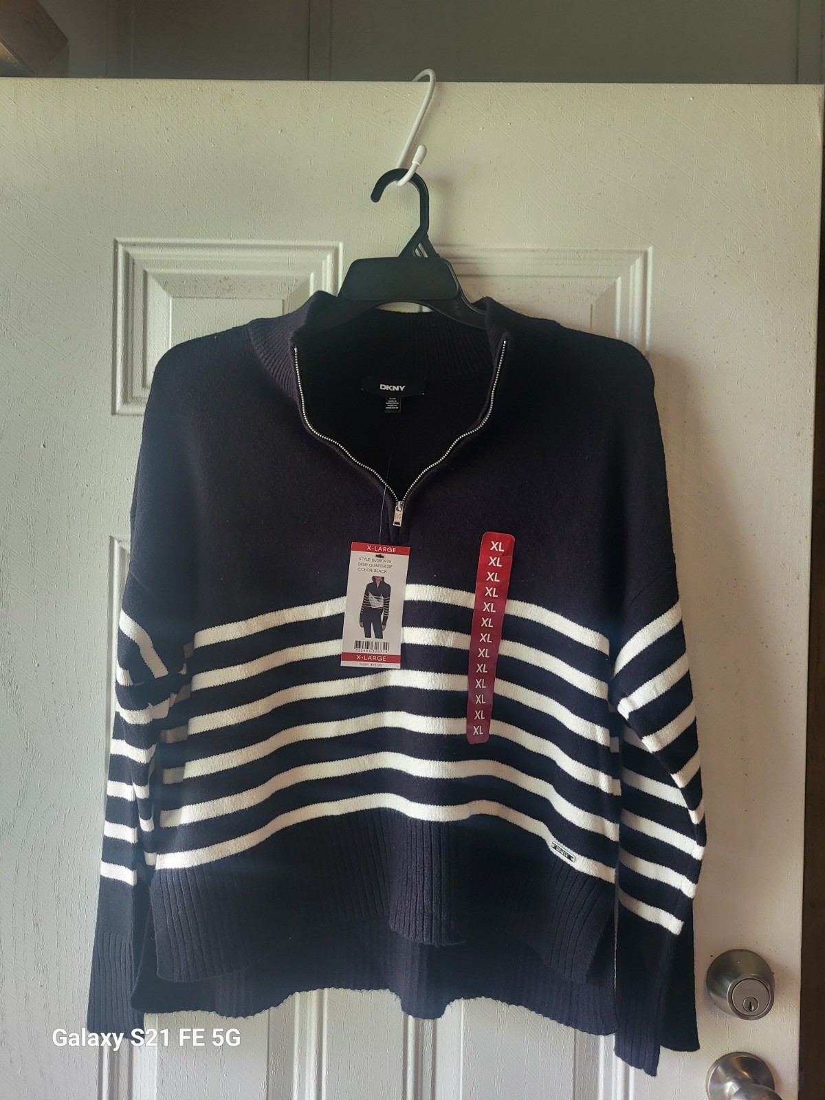 DKNY Women\'s Quarter-Zip Sweater. Size XL. Black / White. Long Sleeved. 