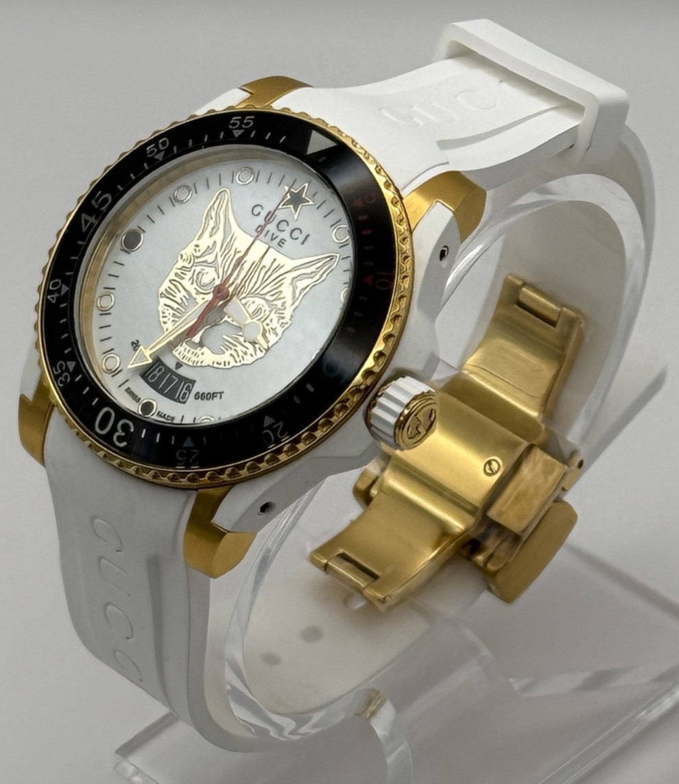 Gucci Dive YA136322 40mm Gold Stainless Steel Case with White Rubber Strap
