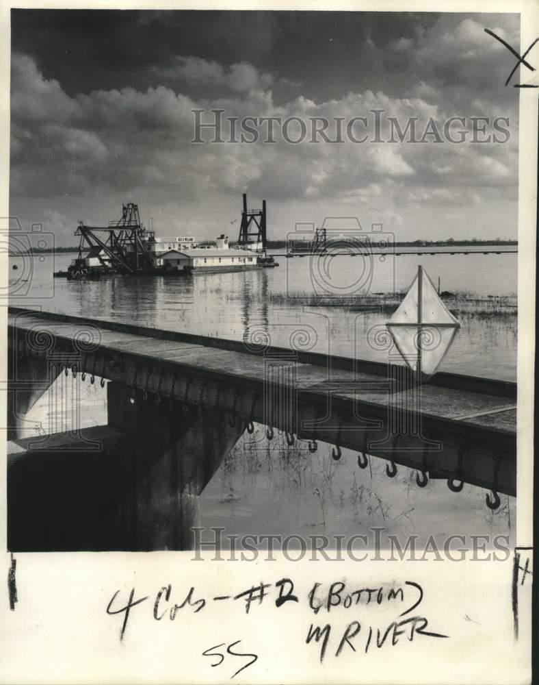 1974 Press Photo High Mississippi River Before Springtime - not04331