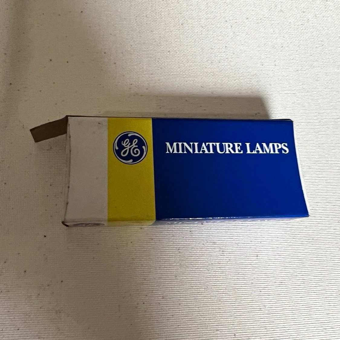 Vintage GE PR2 Miniature Lamp Bulbs NOS Lot of 8 Flashlight 2.38V Original Box Vintage GE PR2 Miniature Lamp Bulbs NOS Lot of 8 Flashlight 2.38V Original Box