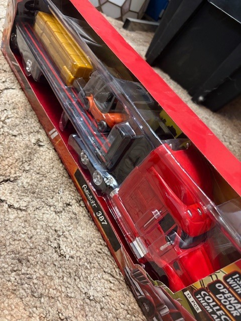 Newray Peterbilt 387 Red Semi Truck Flatbed Trailer Forklift Hay Bales AS-10333