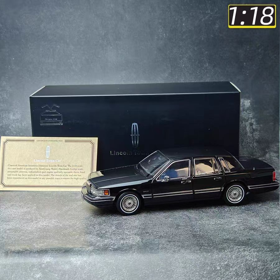 Xiaoguang1/18 Towncar V8 1993-1995 Super Diecast Models Car Leather seat Xiaoguang1/18 Towncar V8 1993-1995 Super Diecast Models Car Leather seat