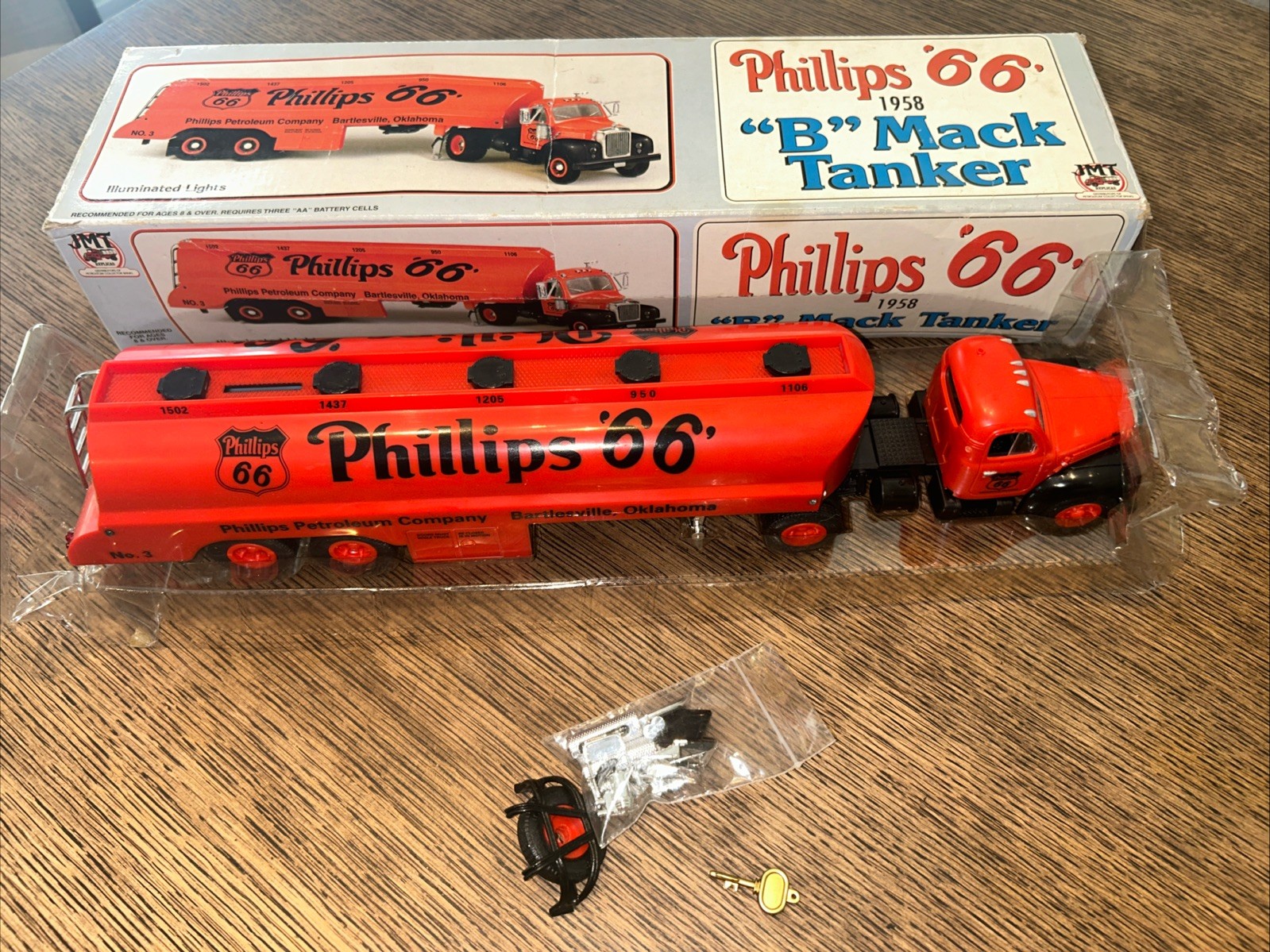JMT Replicas 1958 Phillips 66 \ JMT Replicas 1958 Phillips 66 \