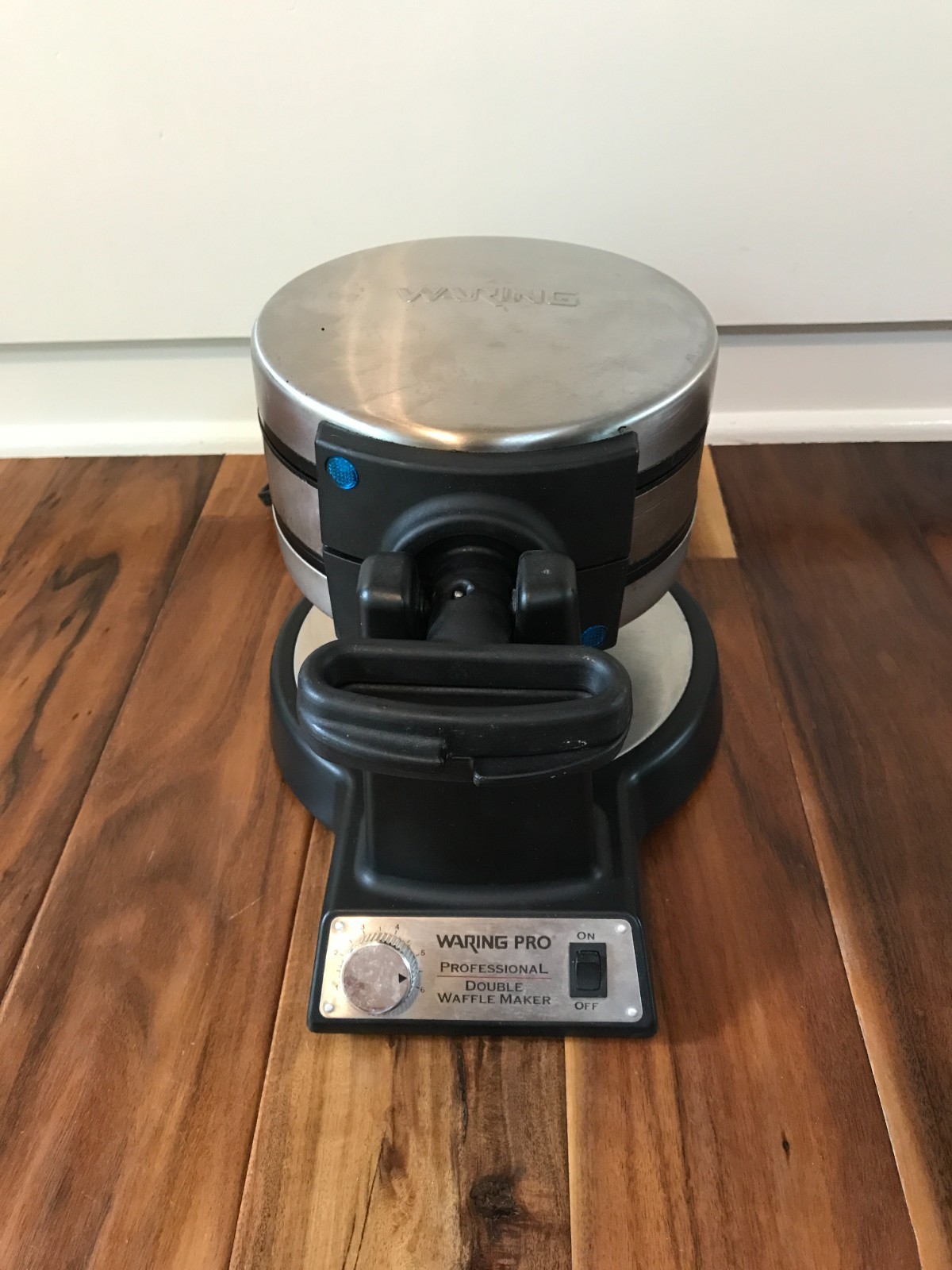 Waring Pro Professional Double Belgian Waffle Maker Iron WWM1200 Waring Pro Professional Double Belgian Waffle Maker Iron WWM1200