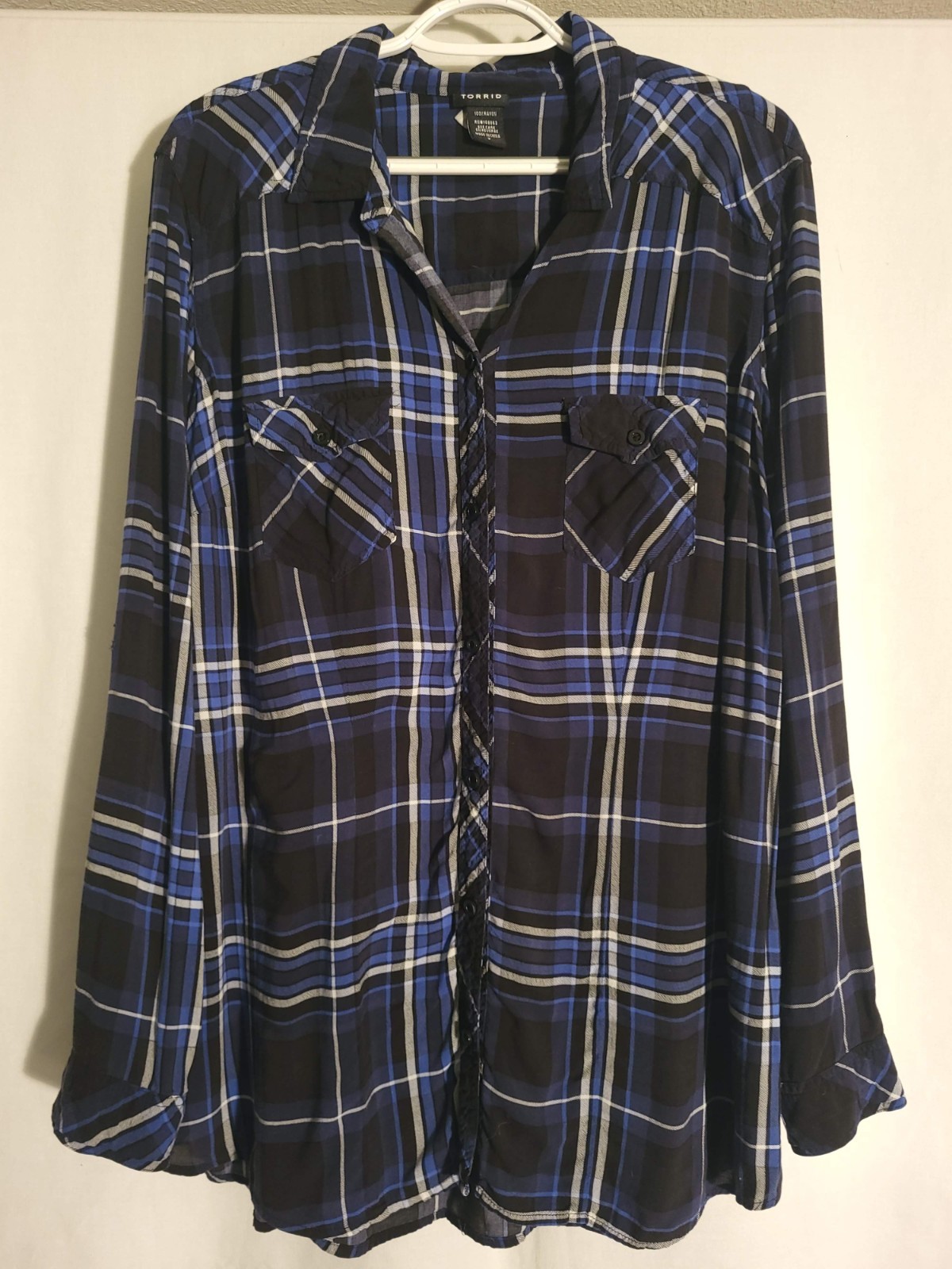 Torrid-Black Blue White Plaid Long Roll Tab Sleeve Rayon Button Shirt Top-2X