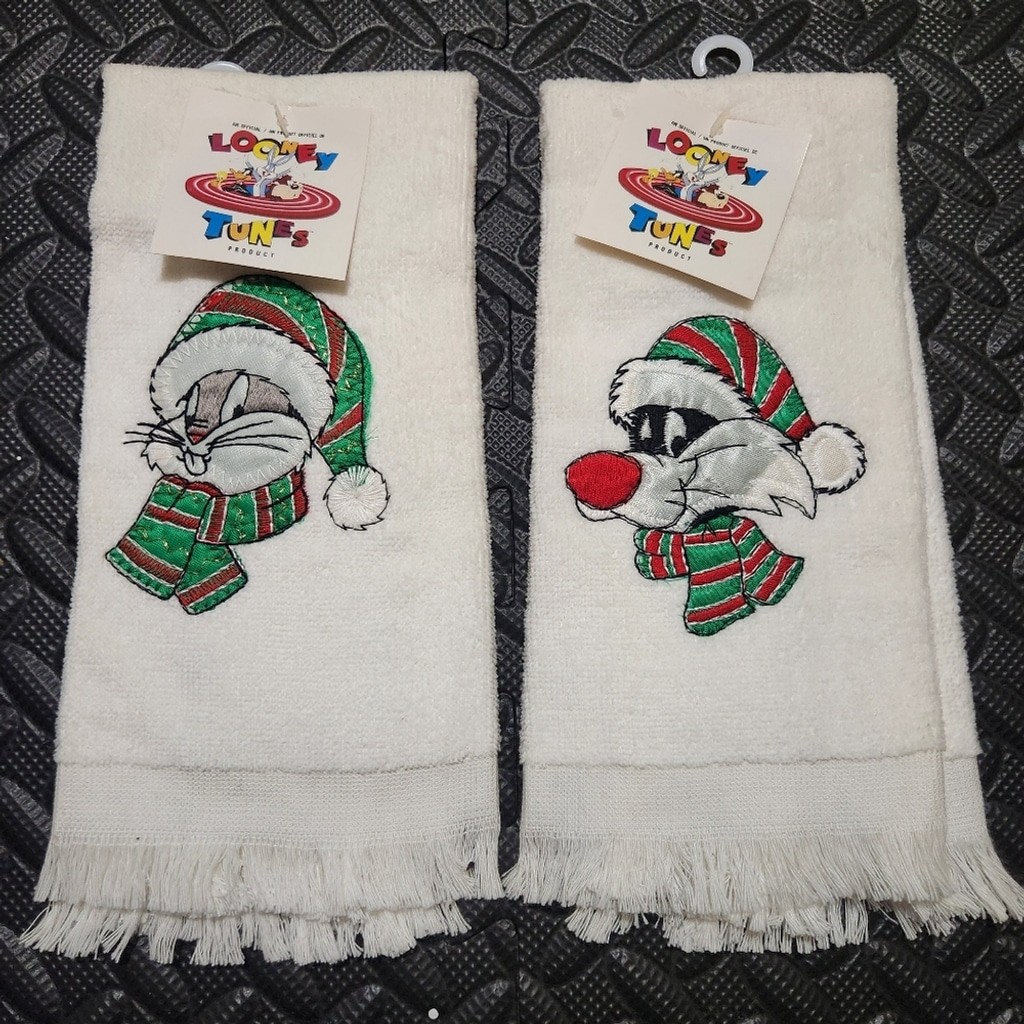 Vintage 90s Looney Tunes Christmas Hand Towels Bugs Bunny Sylvester NWT Vintage 90s Looney Tunes Christmas Hand Towels Bugs Bunny Sylvester NWT