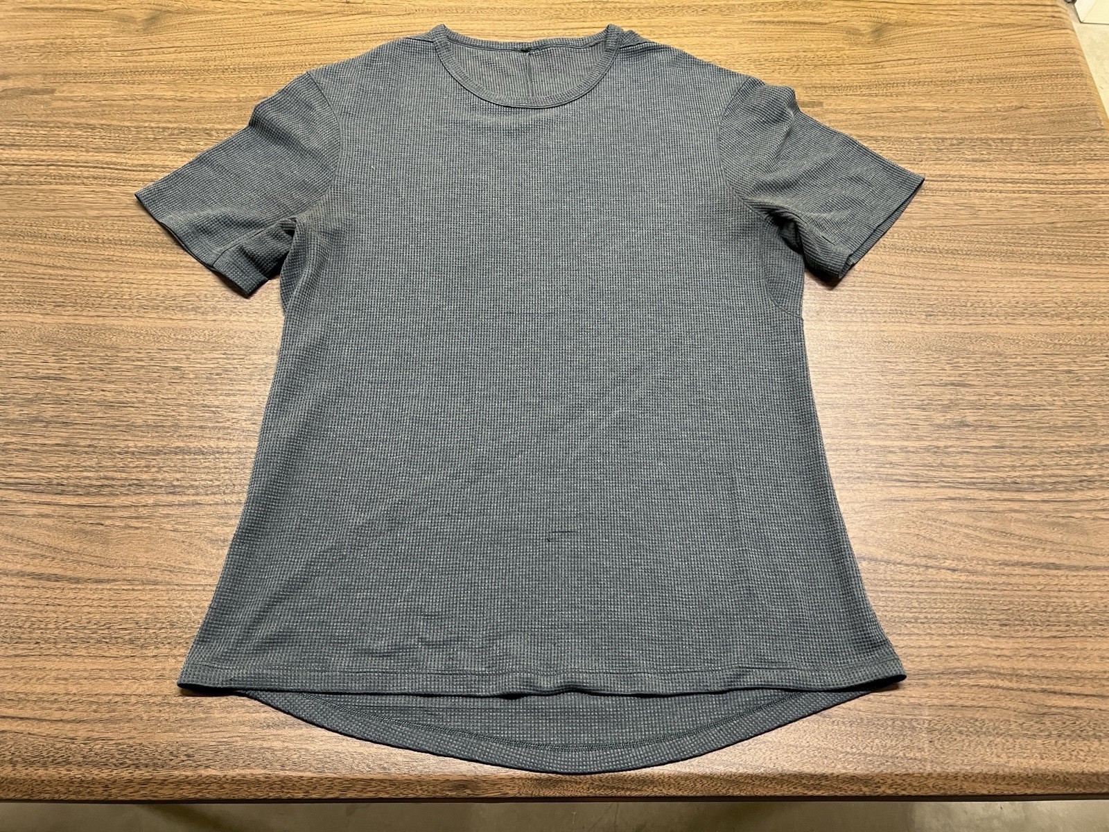 Lululemon Men\'s Green Thermal Short-Sleeve Shirt - Medium Lululemon Men\'s Green Thermal Short-Sleeve Shirt - Medium