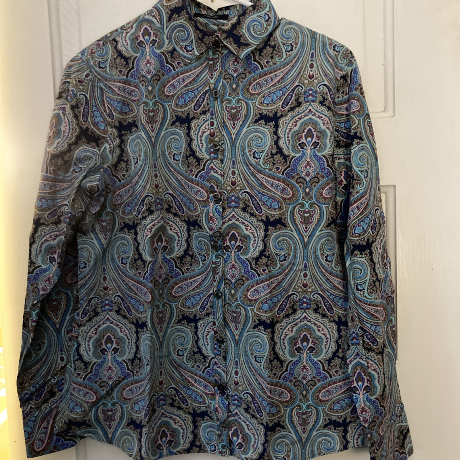 Talbots No Iron Suprima Paisley Shirt Buttons down Long Sleeves Size 4 Talbots No Iron Suprima Paisley Shirt Buttons down Long Sleeves Size 4