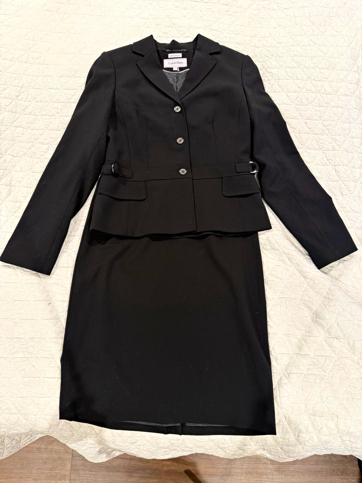 Calvin Klein Women’s Black 2pc Skirt Suit Lined Stretch Size 4 Notch Lapel Calvin Klein Women’s Black 2pc Skirt Suit Lined Stretch Size 4 Notch Lapel