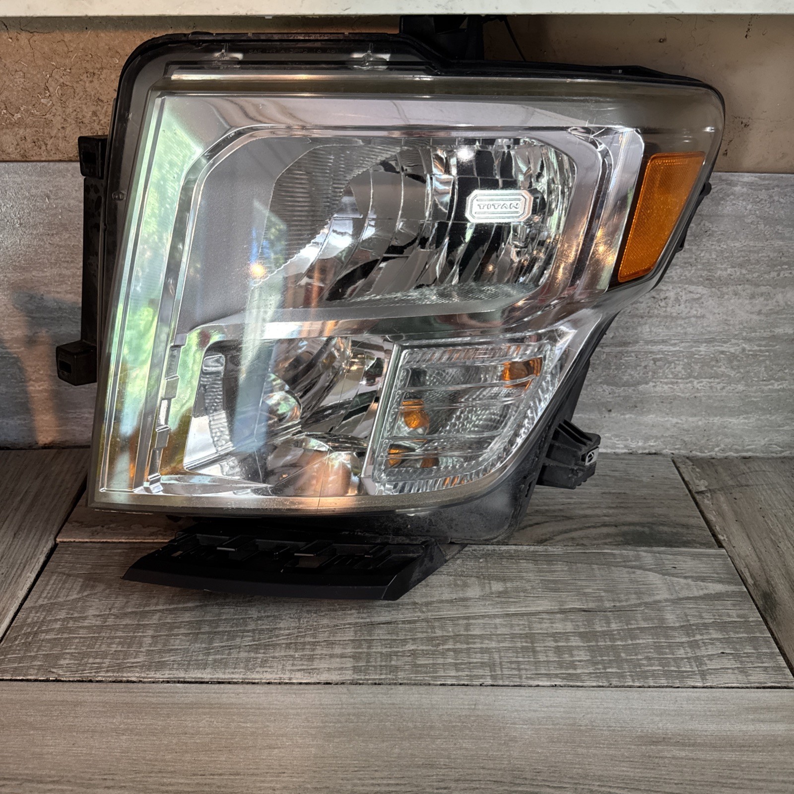 🥇 Genuine 2016-2024 Nissan Titan Halogen OEM LH Driver Side Headlight Assembly