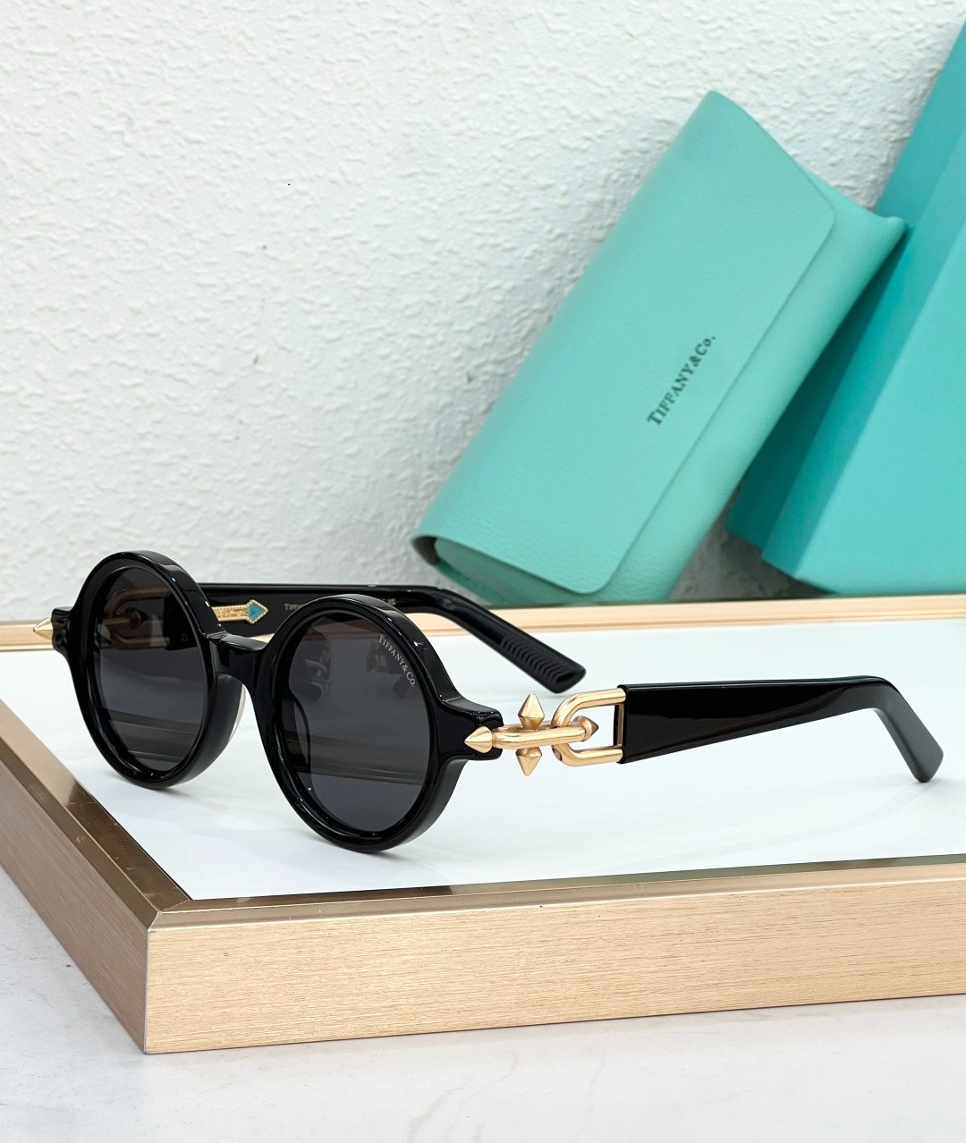 Tiffany Style Round Sunglasses - HardWear Design Luxury Retro Women's Eyewear Tiffany Style Round Sunglasses - HardWear Design Luxury Retro Women's Eyewear