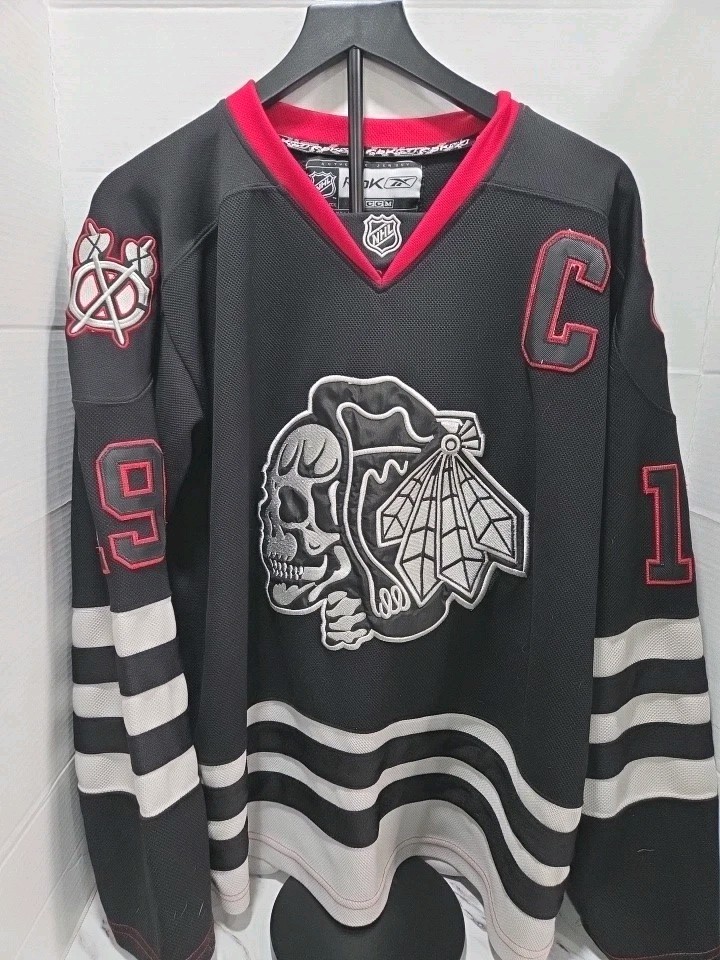 Reebok Chicago Blackhawks Jonathan Toews Third Jersey Skull Hawk NHL Hockey 