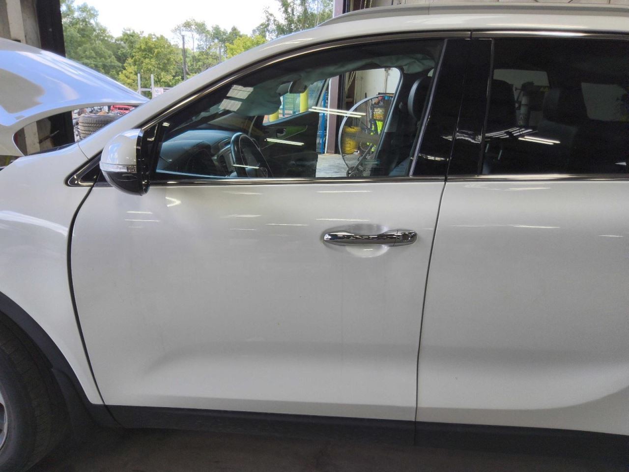 (LOCAL PICKUP ONLY) Driver Front Door Thru 06/03/18 With Acoustic Glass Fits 16-