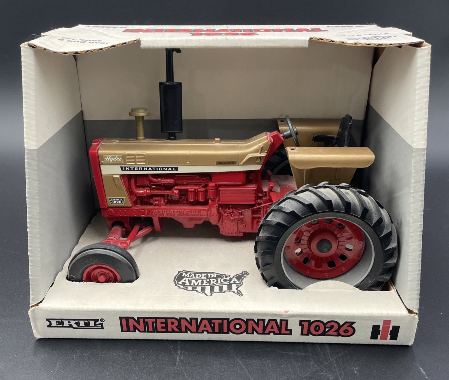 Ertl International FARMALL 1026 Hydro Diecast Tractor #4653DA New In Box IH