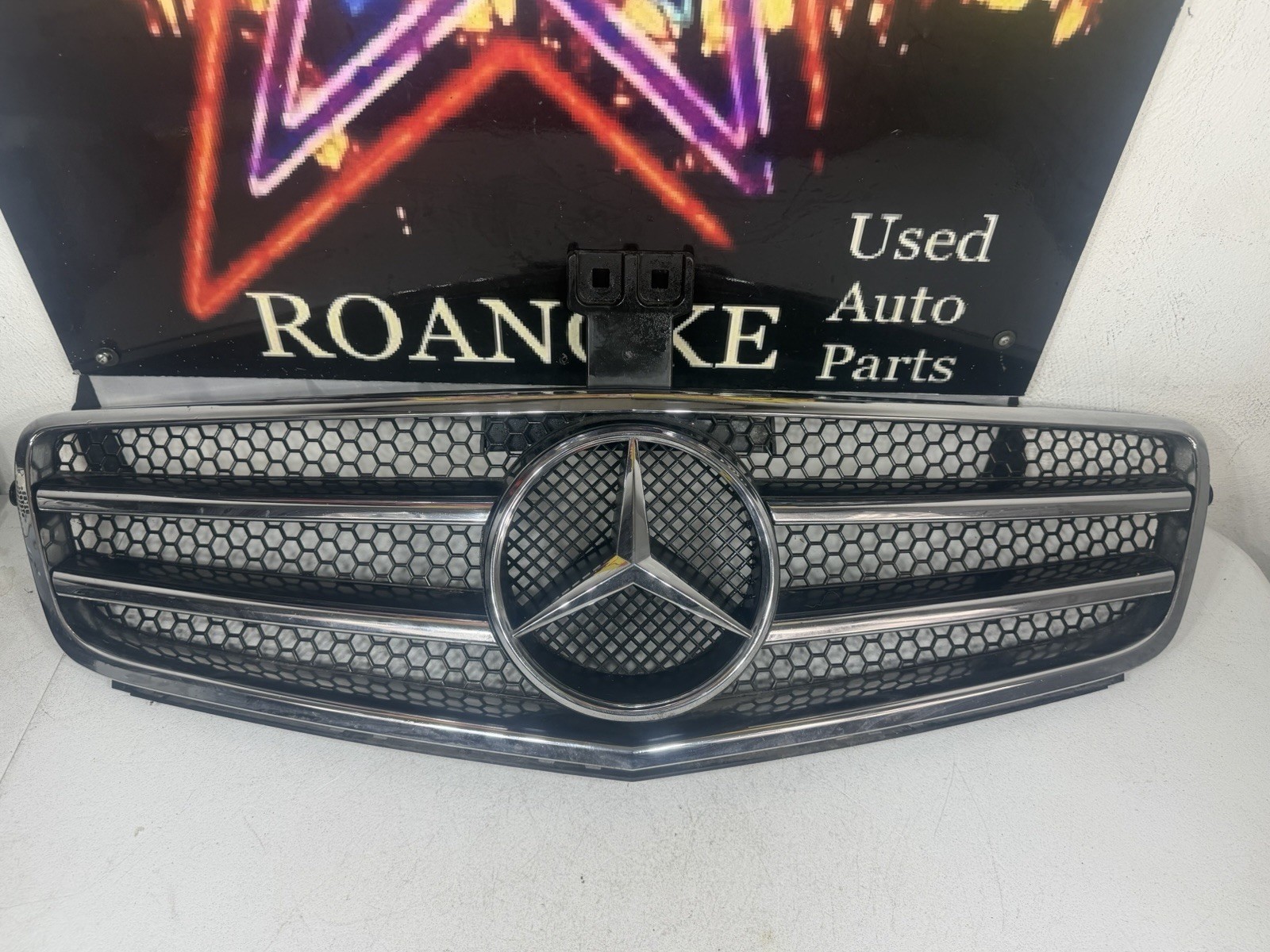 2008-2014 Mercedes W204 C300 C63 AMG Front Hood Radiator Grille Grill OEM
