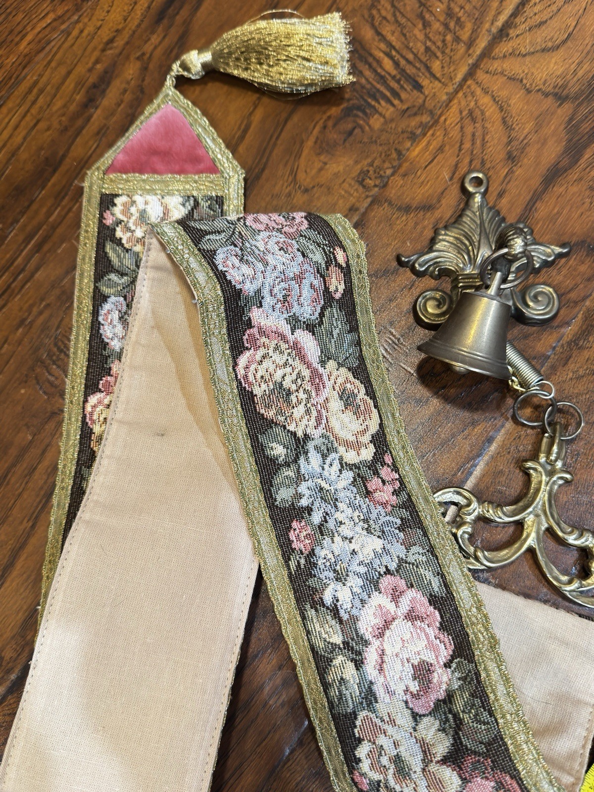 METRAX Belgium Woven Floral Tapestry Brass Bell Pull WALL ART Hanging  Vtg  48”