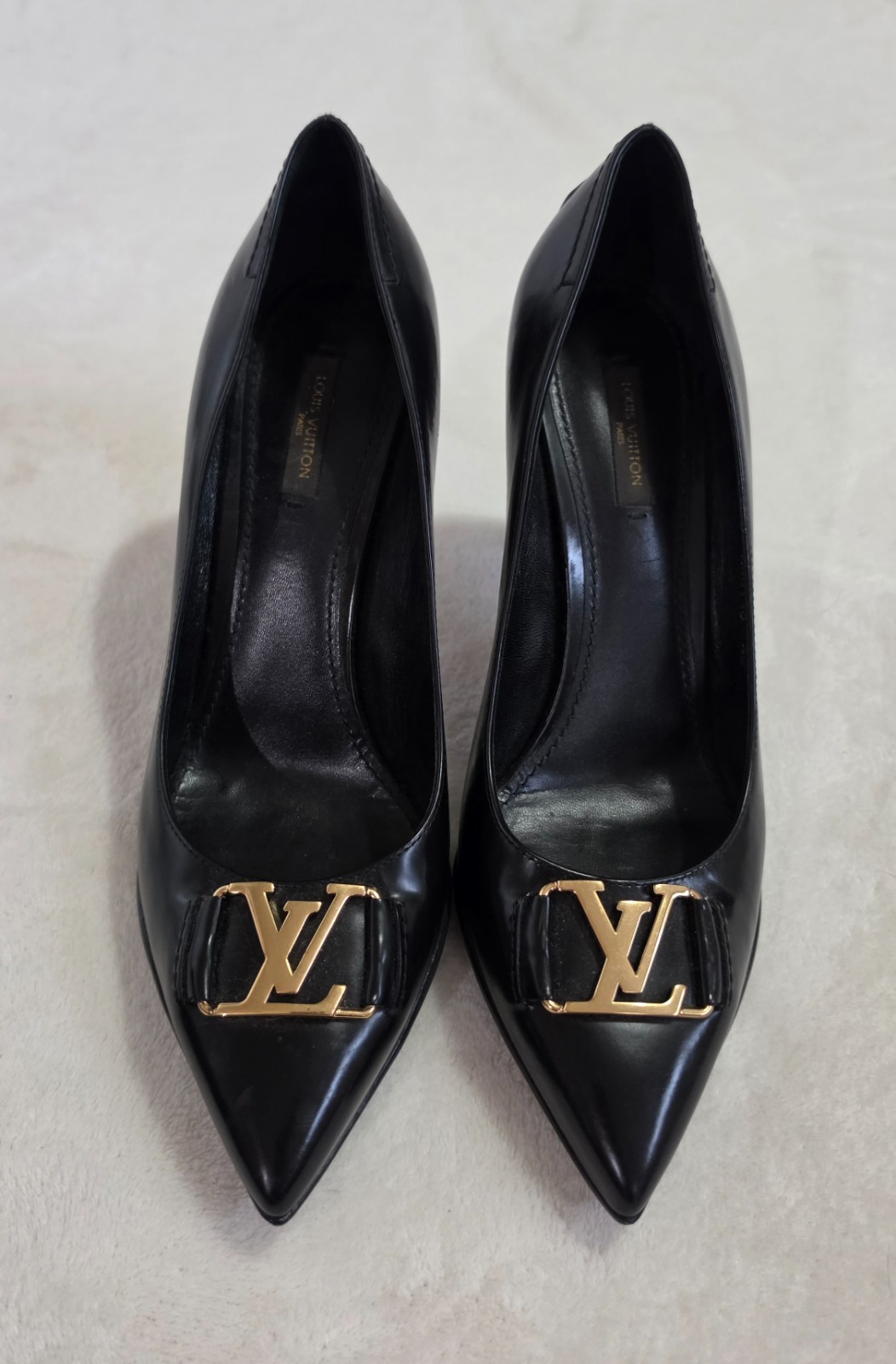 AUTHENTIC LOUIS VUITTON Women Shoes, Black Leather Candice Pump, Rubber Sole AUTHENTIC LOUIS VUITTON Women Shoes, Black Leather Candice Pump, Rubber Sole