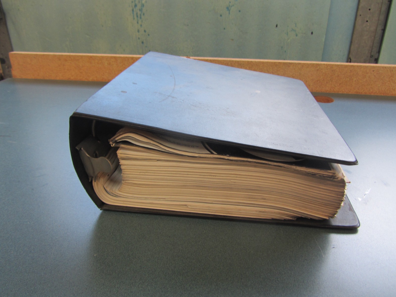 Large BMW Factory Bulletin And Training Lot 1982-83, read notes. Large BMW Factory Bulletin And Training Lot 1982-83, read notes.