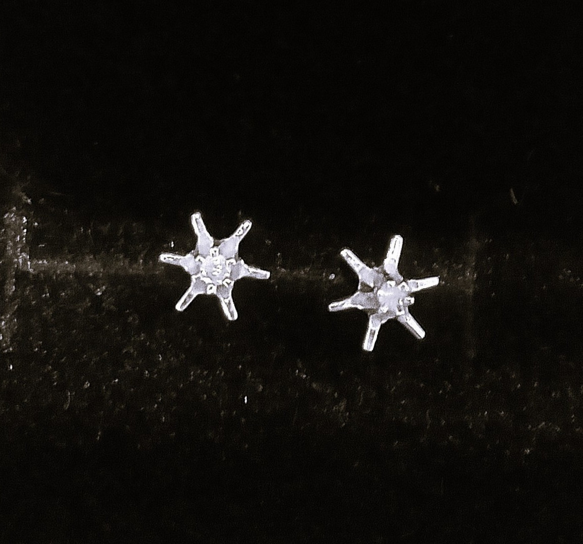Vintage 14K White Gold Starburst Natural Diamond Accent Stud Earrings Minimalist