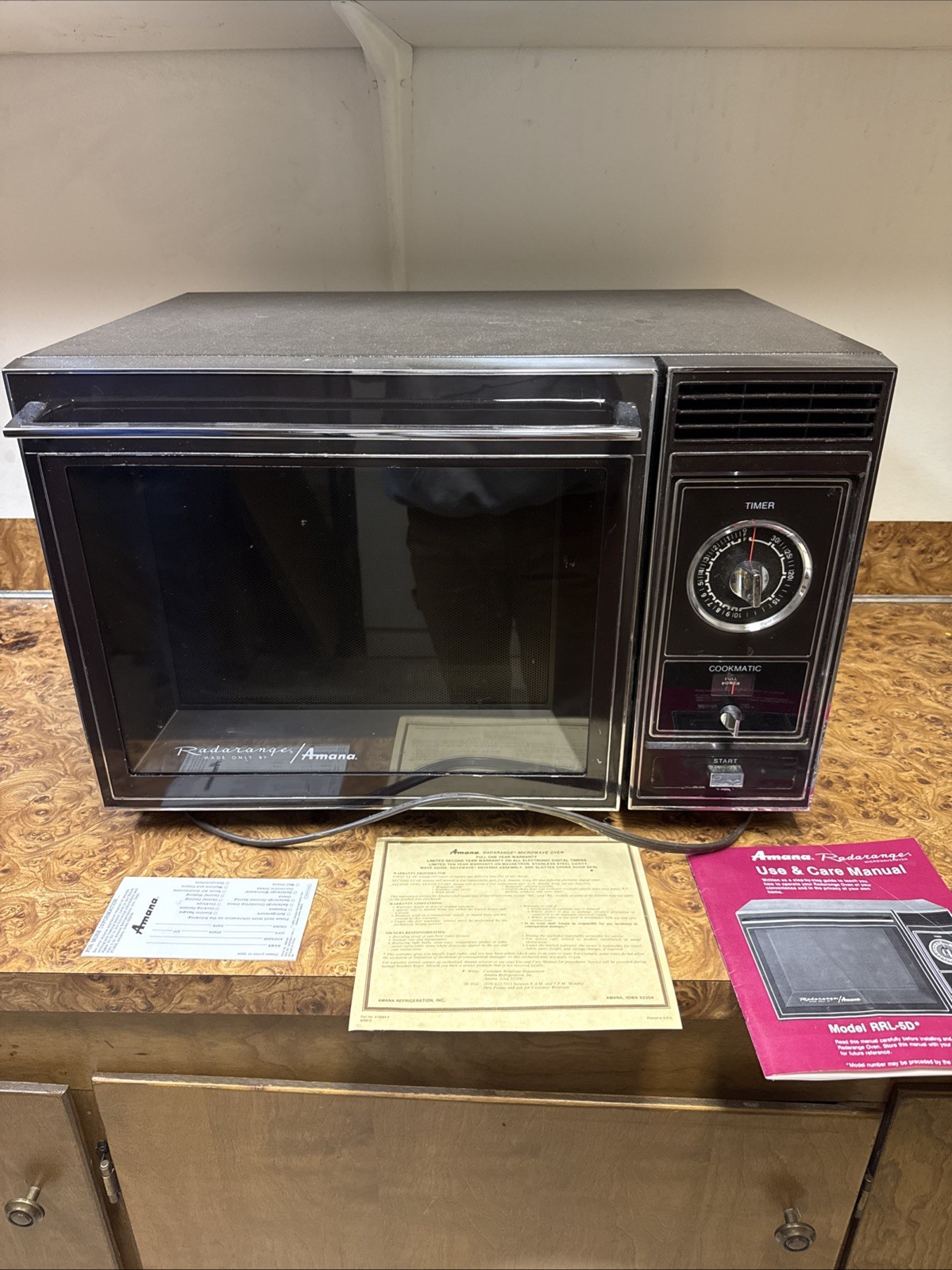 Vintage Amana Radarange Microwave RRL-5D Works w Glass Tray - Rare Cookbook Vintage Amana Radarange Microwave RRL-5D Works w Glass Tray - Rare Cookbook