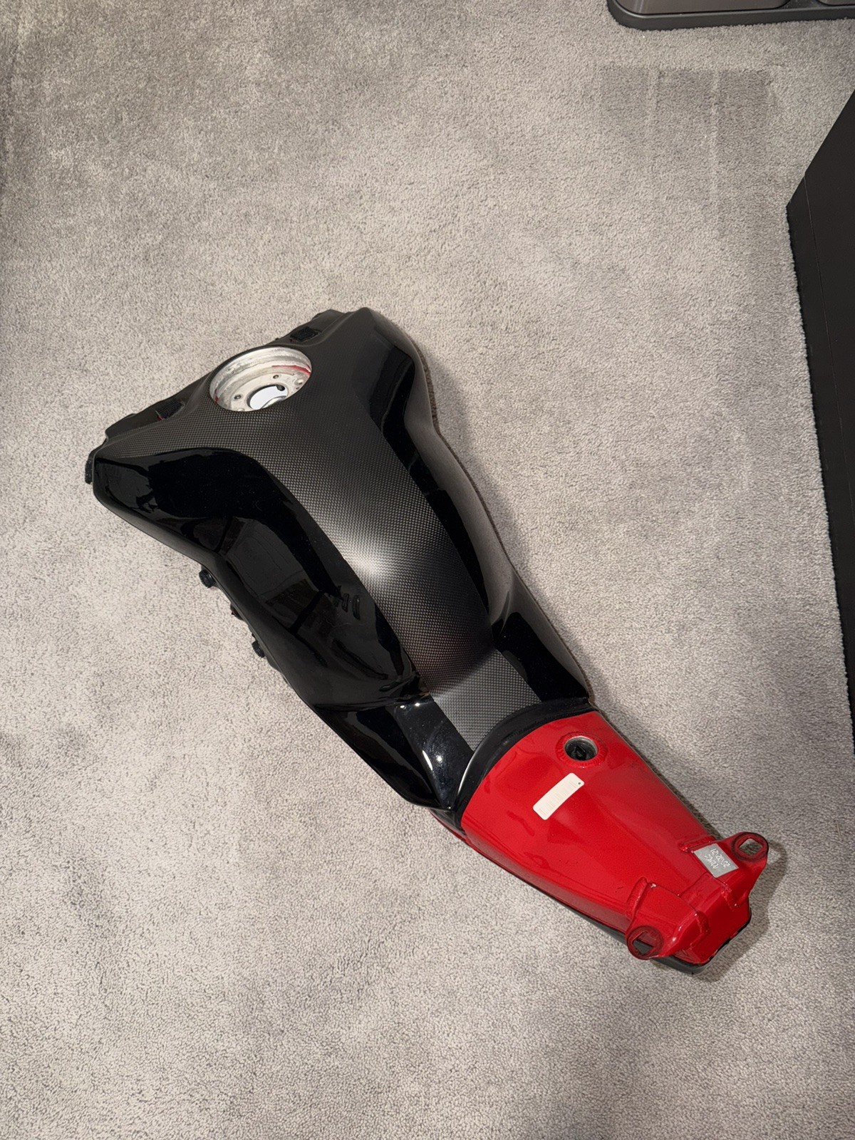 18-24 Ducati Panigale V4 ALL MODELS ORM Gas Tank Fuel Tank 58613011AA With Cover 18-24 Ducati Panigale V4 ALL MODELS ORM Gas Tank Fuel Tank 58613011AA With Cover