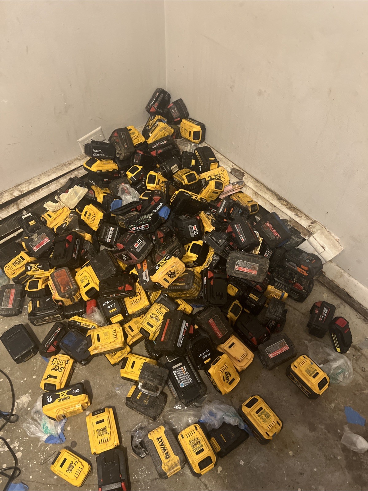 Everything Has To Go For 4 Pack Of Dewalt Batteries And Milwaukee Everything Has To Go For 4 Pack Of Dewalt Batteries And Milwaukee