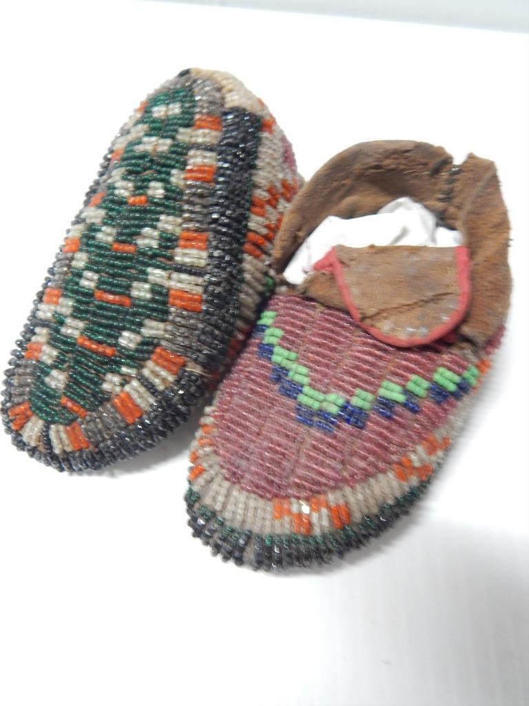 ANTIQUE CHILD'S FULLY BEADED BURIAL MOCCASINS - c1920s - LAKOTA / DAKOTA INDIAN