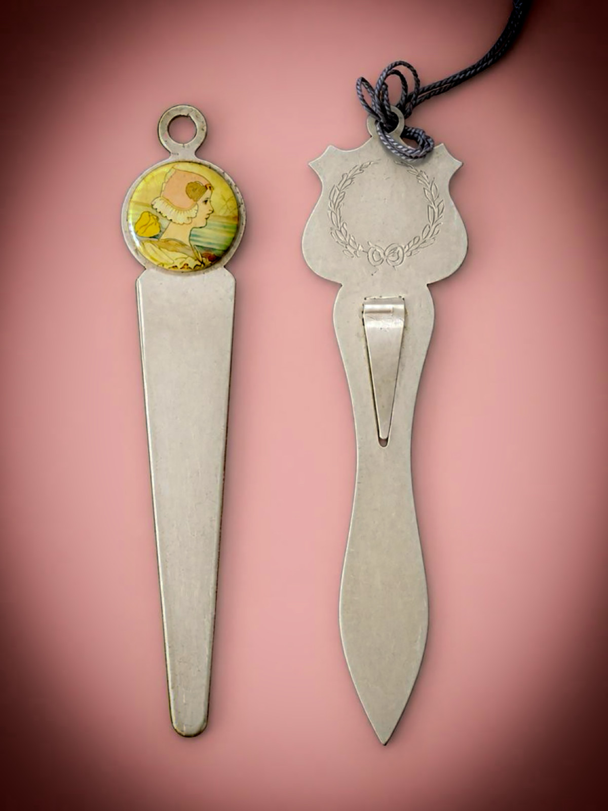 BOOK MARK’S   TWO (2) ANTIQUE METAL  Great Designs L@@K NICE