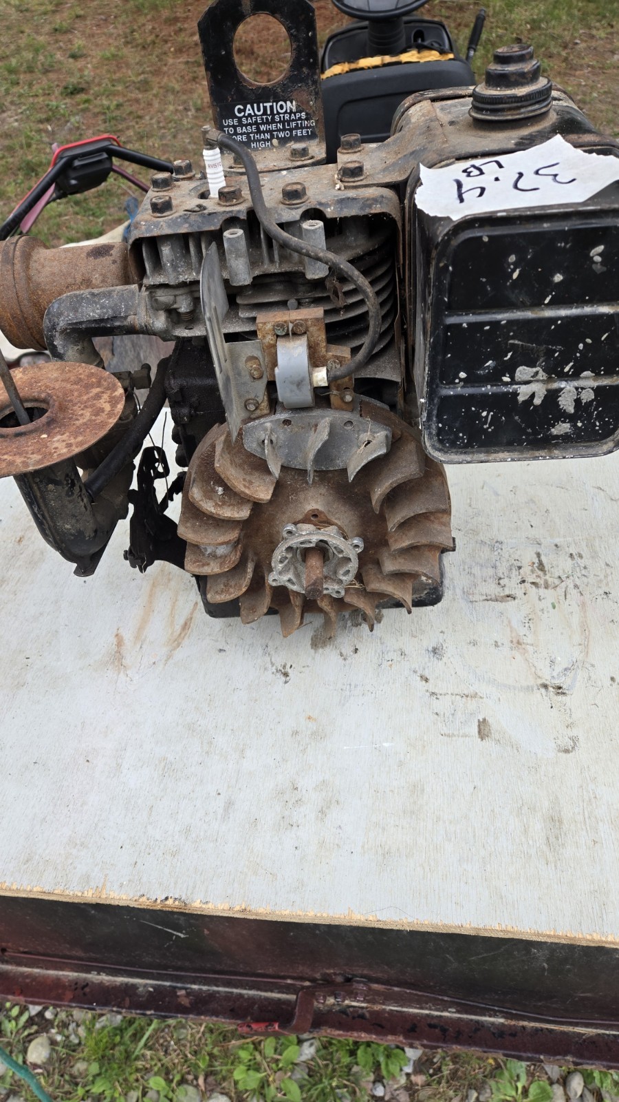 VINTAGE 8Hp Briggs &Stratton Horizontal Shaft Engine  For Parts ,not Working  