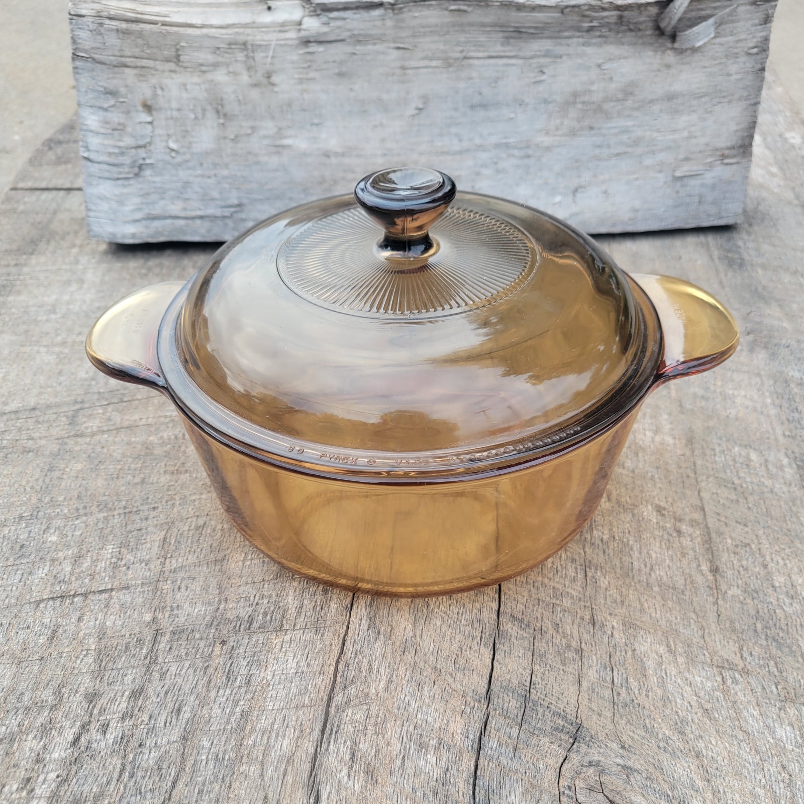PYREX Visions Corning Ware Amber 2 quart Glass Casserole Dish Lid Handles Retro