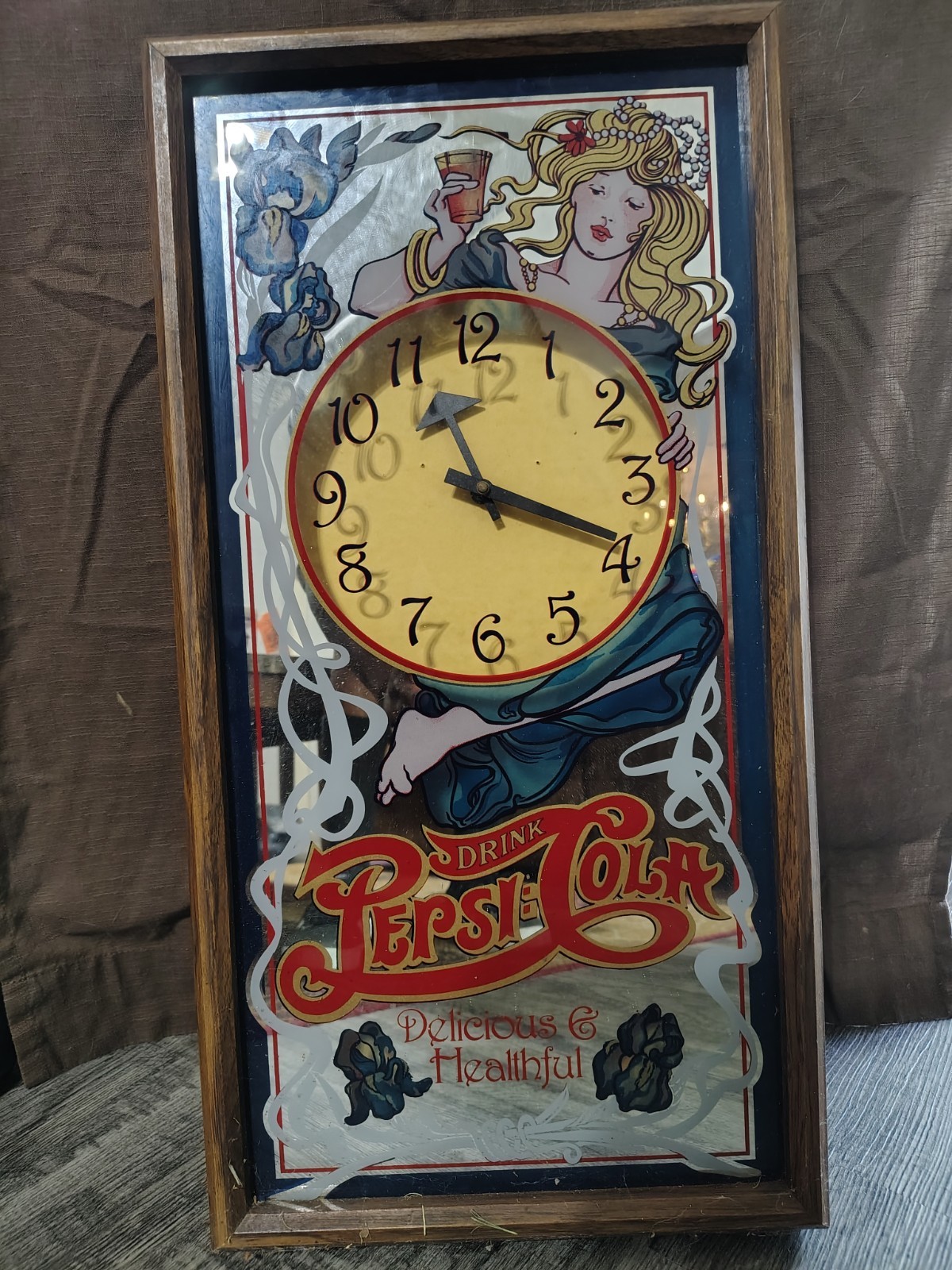 Pepsi-Cola Framed Advertising Wall Clock “Delicious & Healthful” Gold Blue Red I Pepsi-Cola Framed Advertising Wall Clock “Delicious & Healthful” Gold Blue Red I
