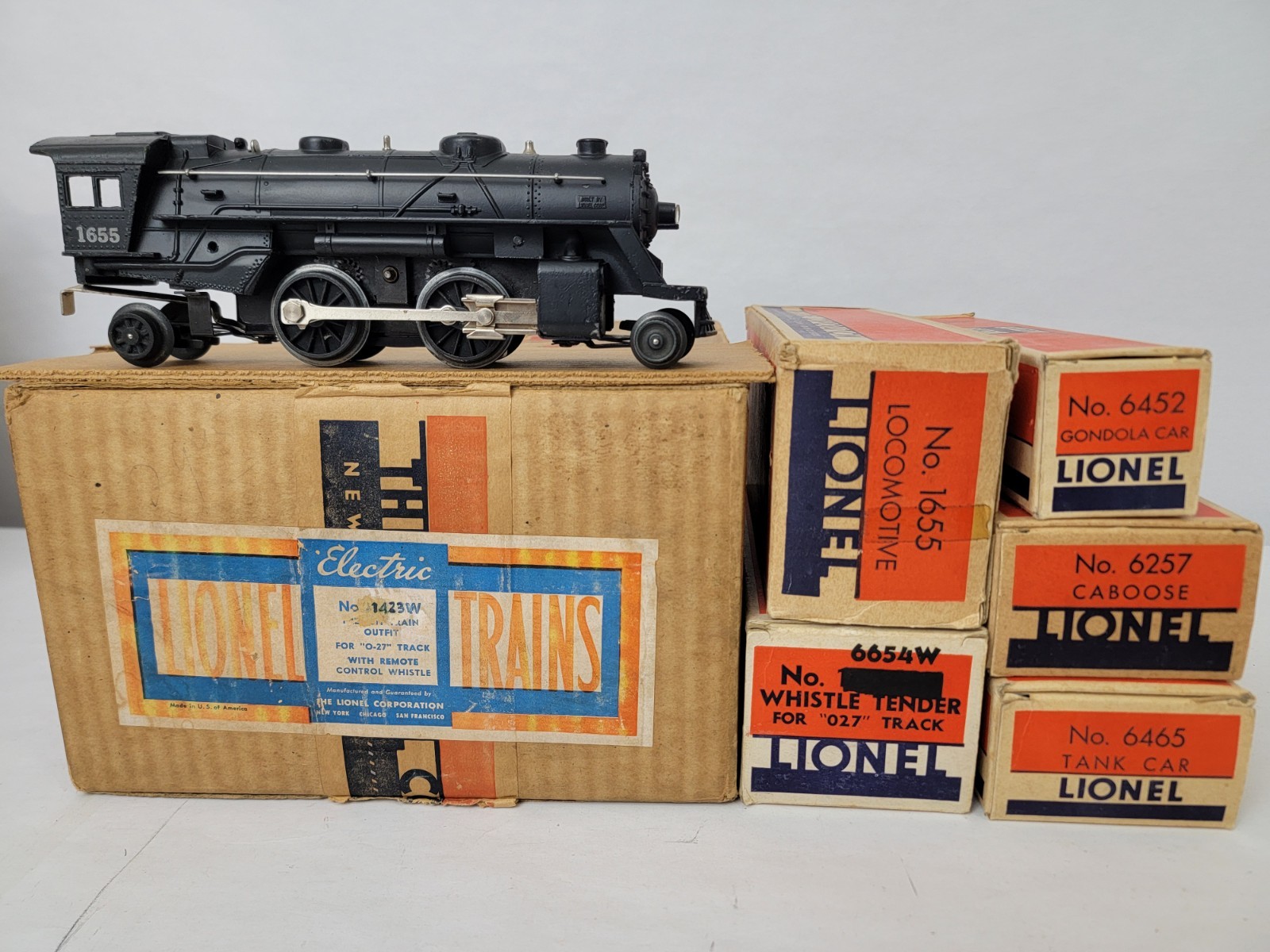 Lionel Postwar Set 1423W. Includes Scarce 6257 Art Deco Box