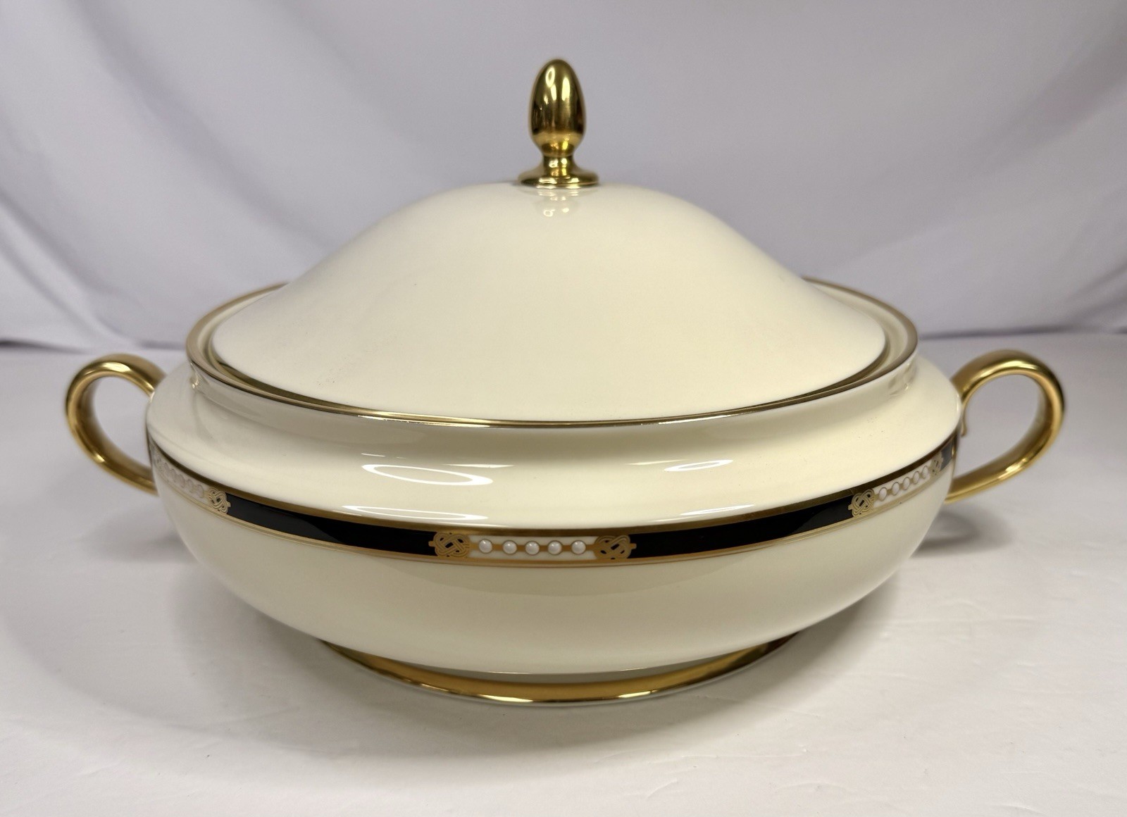 Lenox Presidential Collection Hancock Bone China Round Covered Vegetable Dish