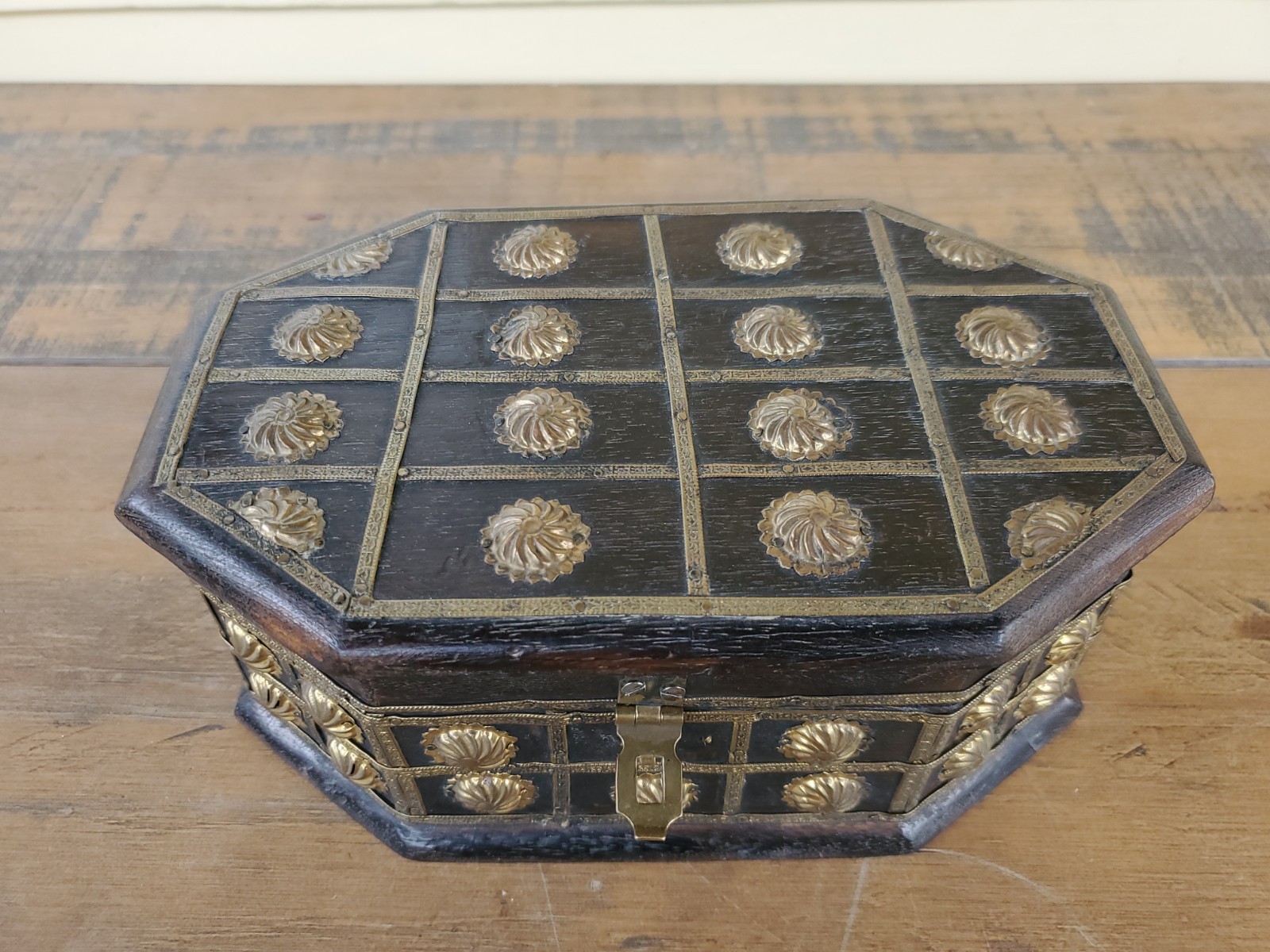 Vintage Handmade Indian Wooden TRINKET BOX w/ Studded BRASS Gold Tone Inlays EUC