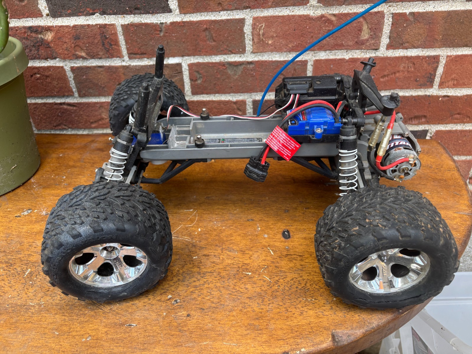#2 traxxas stampede 2wd 1/10 w wheels motor parts only untested #2 traxxas stampede 2wd 1/10 w wheels motor parts only untested