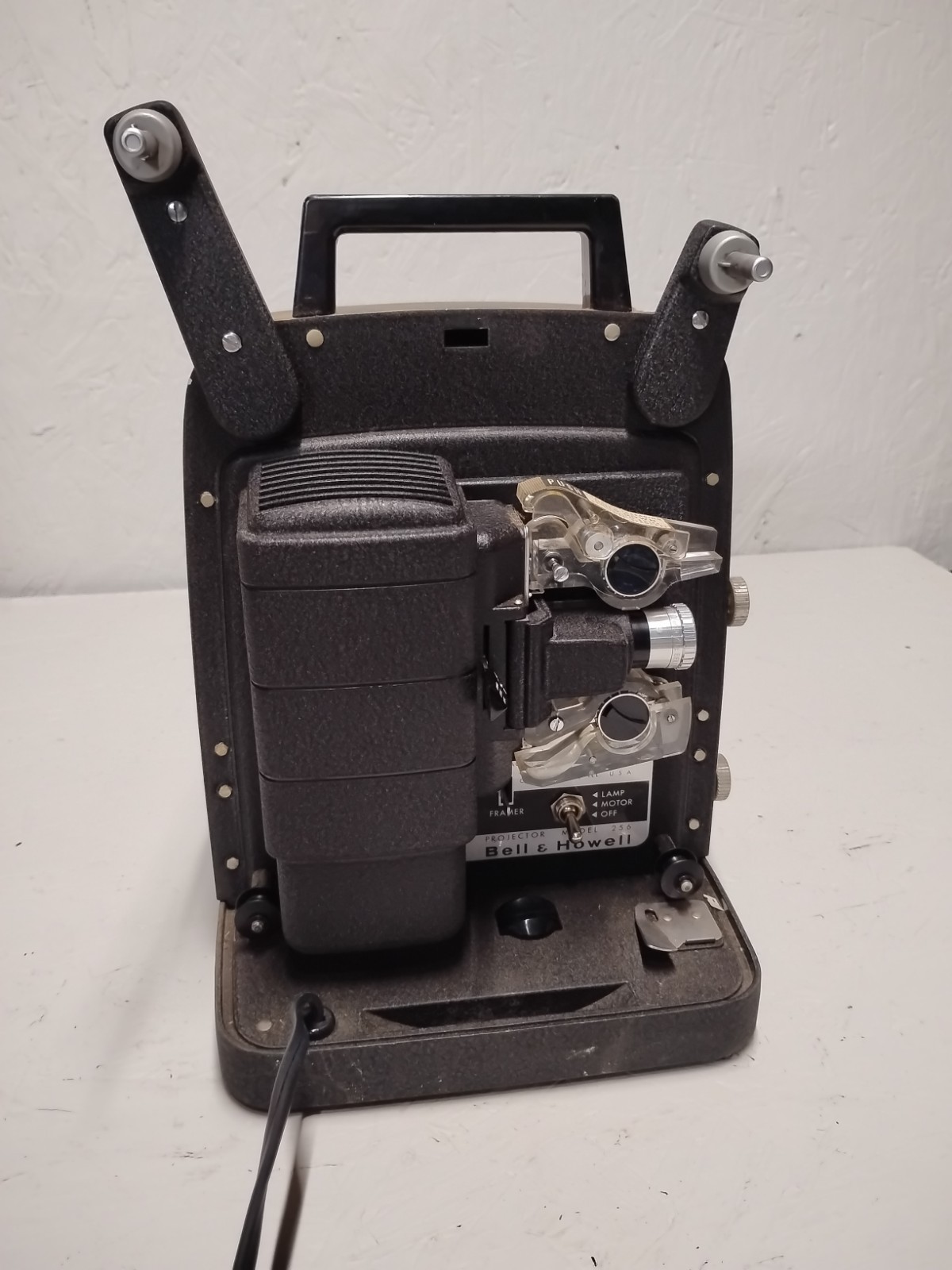 VTG Bell & Howell Model 256 8mm Movie Projector ?Working? Please Read