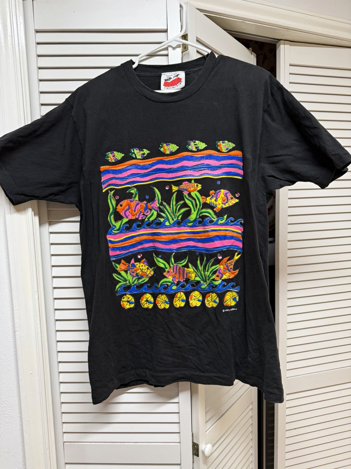Vintage Eyes on California Tropical Fish Graphic Tee Black Cotton L Crew Neck