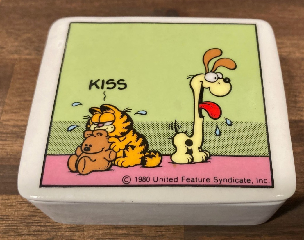 Vintage 1981 United Garfield Comic Enesco Ceramic Jewelry Trinket Box & Lid Vintage 1981 United Garfield Comic Enesco Ceramic Jewelry Trinket Box & Lid