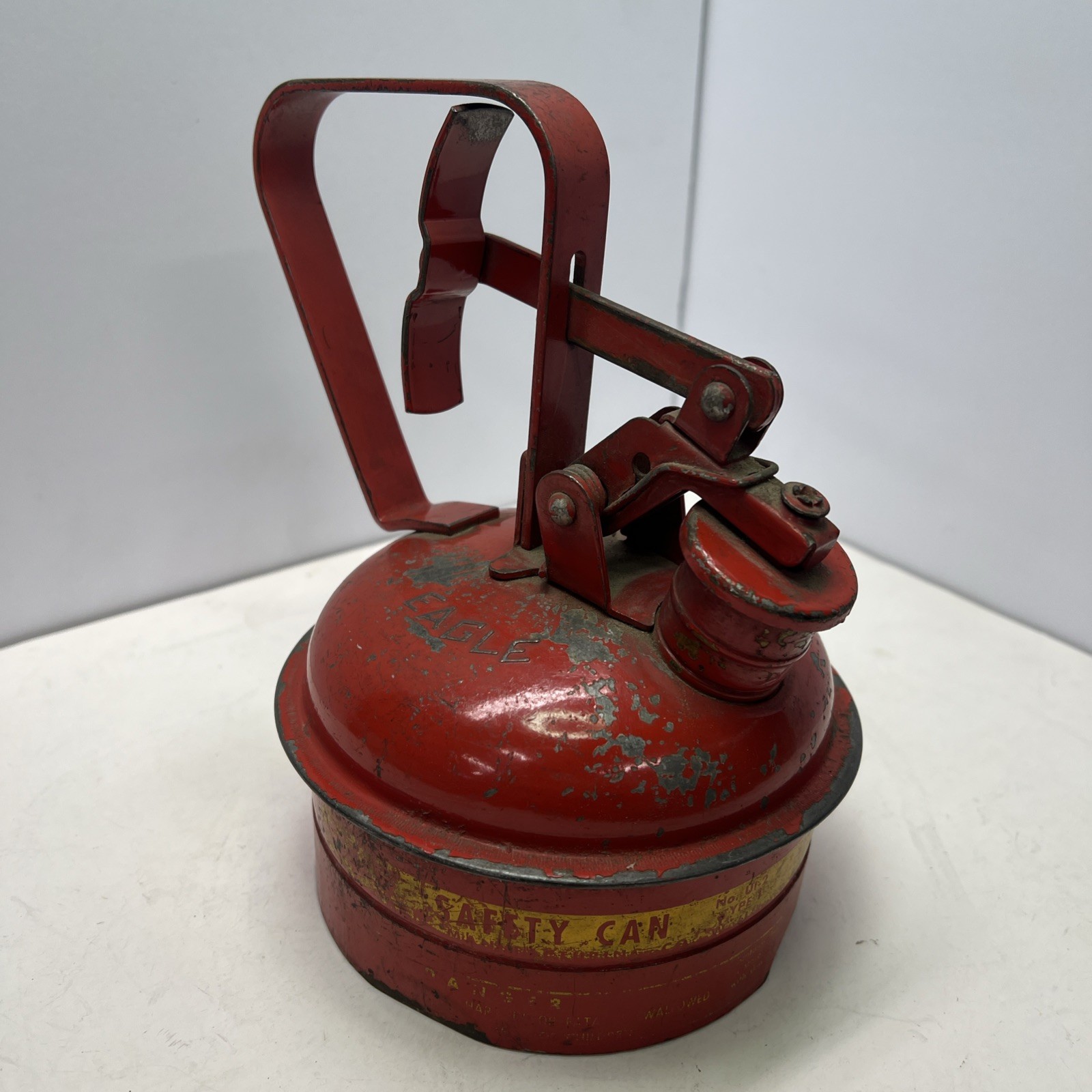 Eagle Manufacturing Co. 1 Quart Gas Safety Can Vintage Eagle Manufacturing Co. 1 Quart Gas Safety Can Vintage